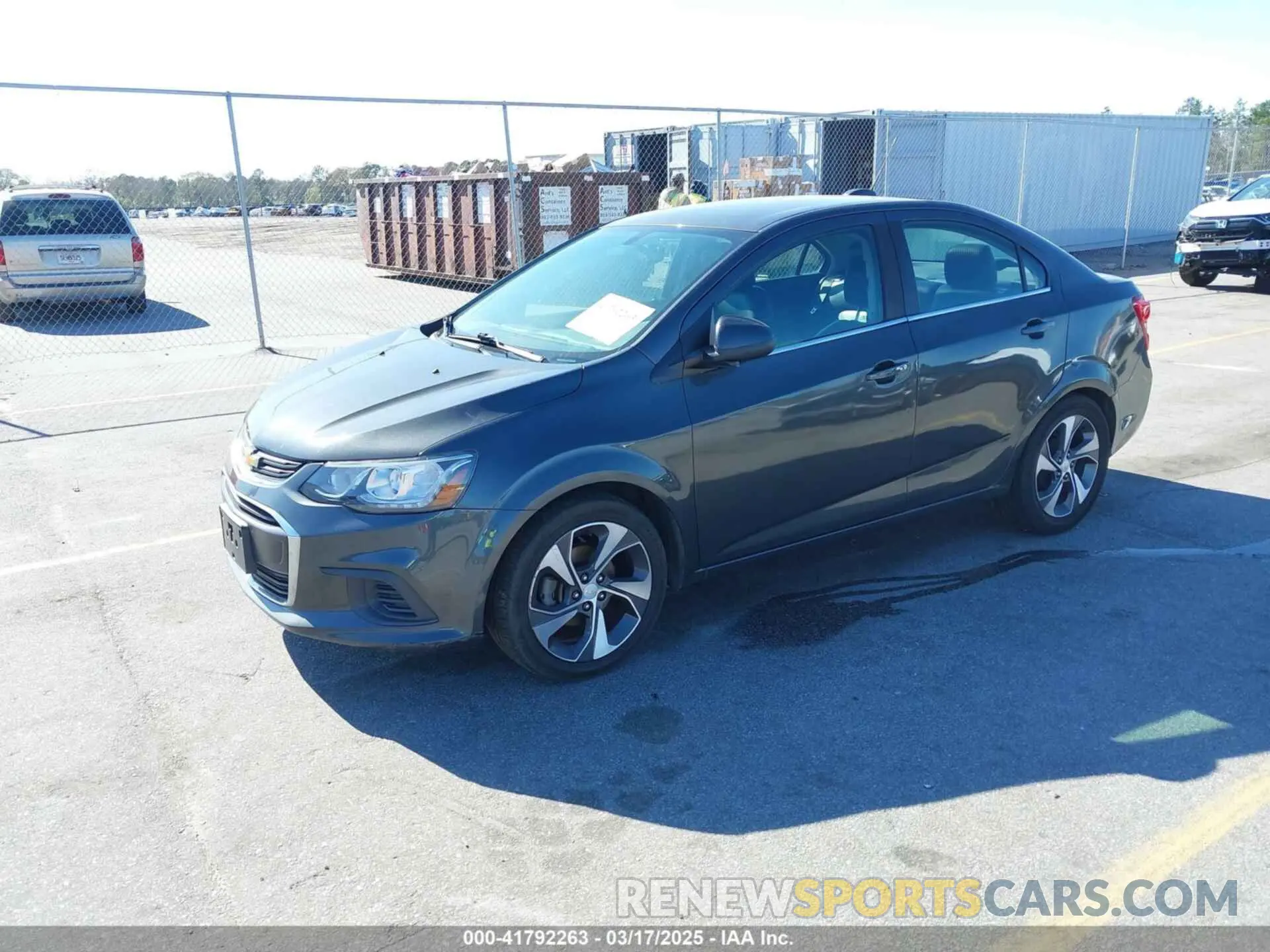 2 fotografías del automóvil dañado 1G1JF5SB5K4127944 CHEVROLET SONIC 2019