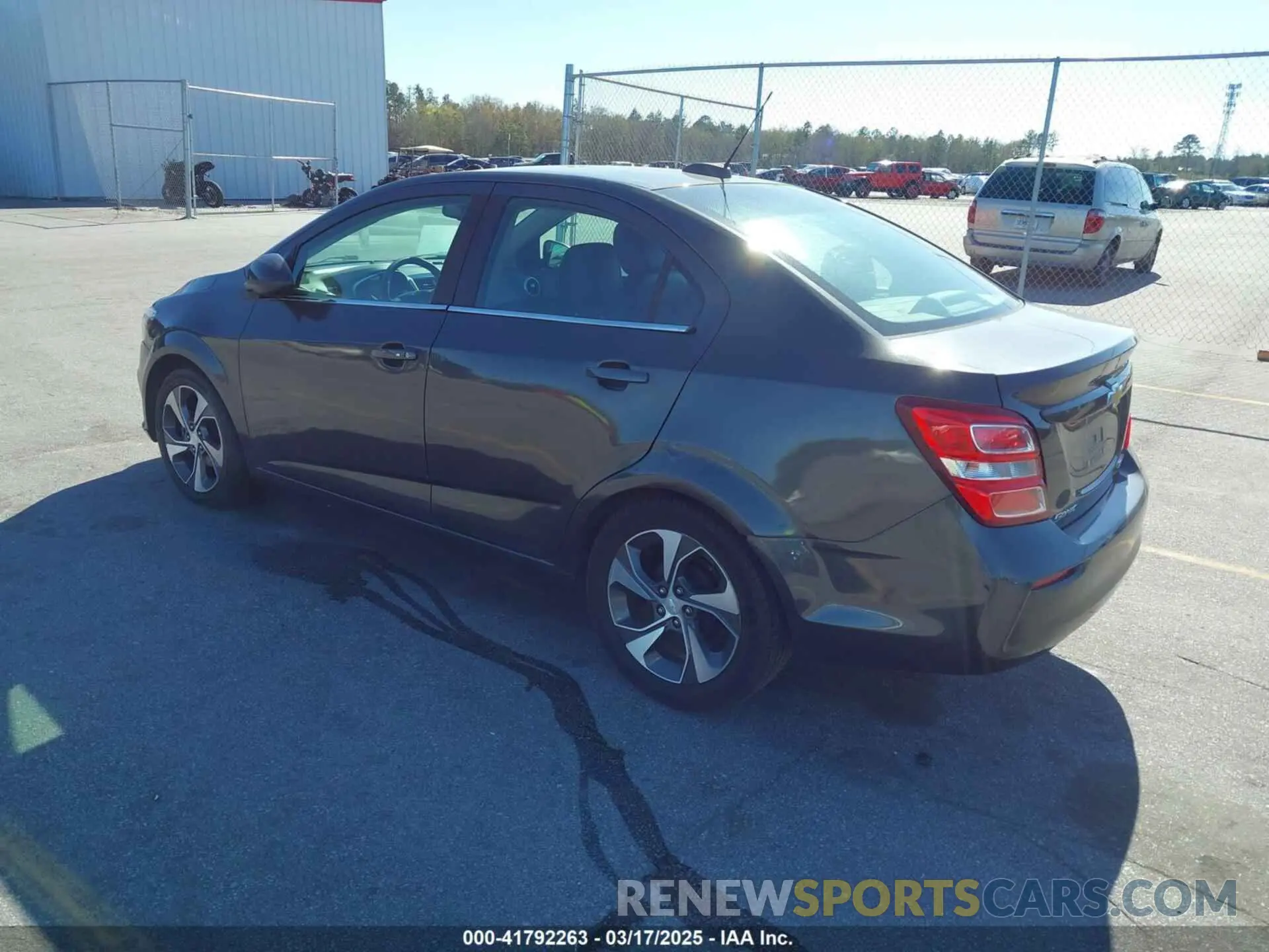 3 fotografías del automóvil dañado 1G1JF5SB5K4127944 CHEVROLET SONIC 2019
