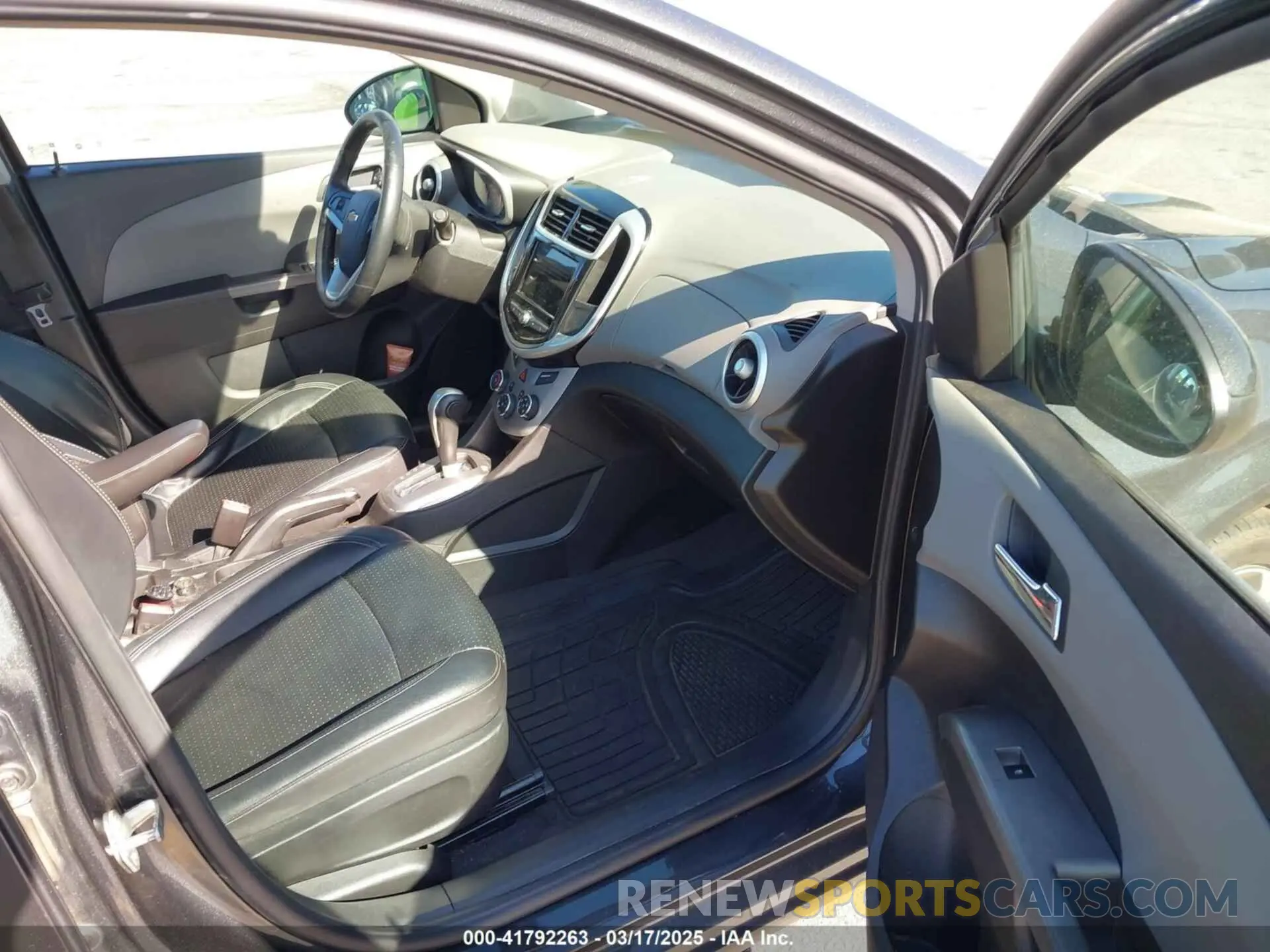 5 fotografías del automóvil dañado 1G1JF5SB5K4127944 CHEVROLET SONIC 2019