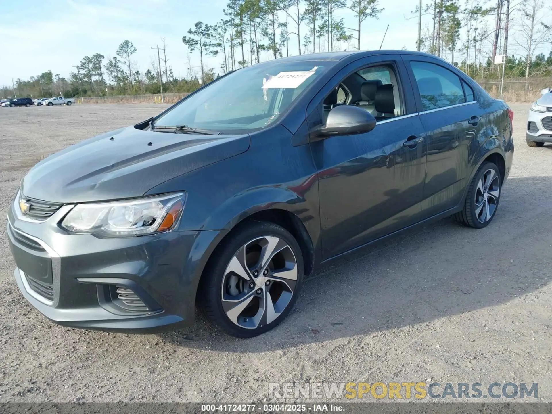 2 fotografías del automóvil dañado 1G1JF5SBXK4124358 CHEVROLET SONIC 2019
