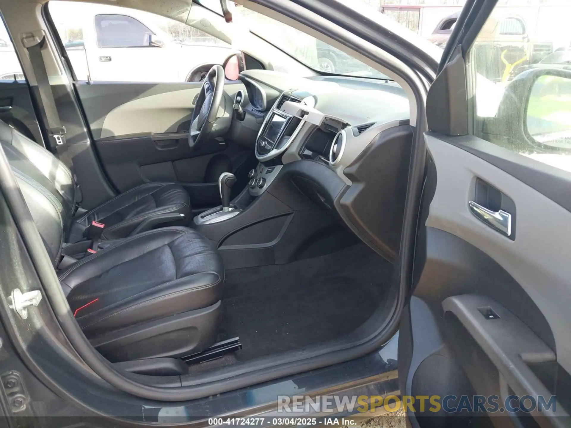5 fotografías del automóvil dañado 1G1JF5SBXK4124358 CHEVROLET SONIC 2019