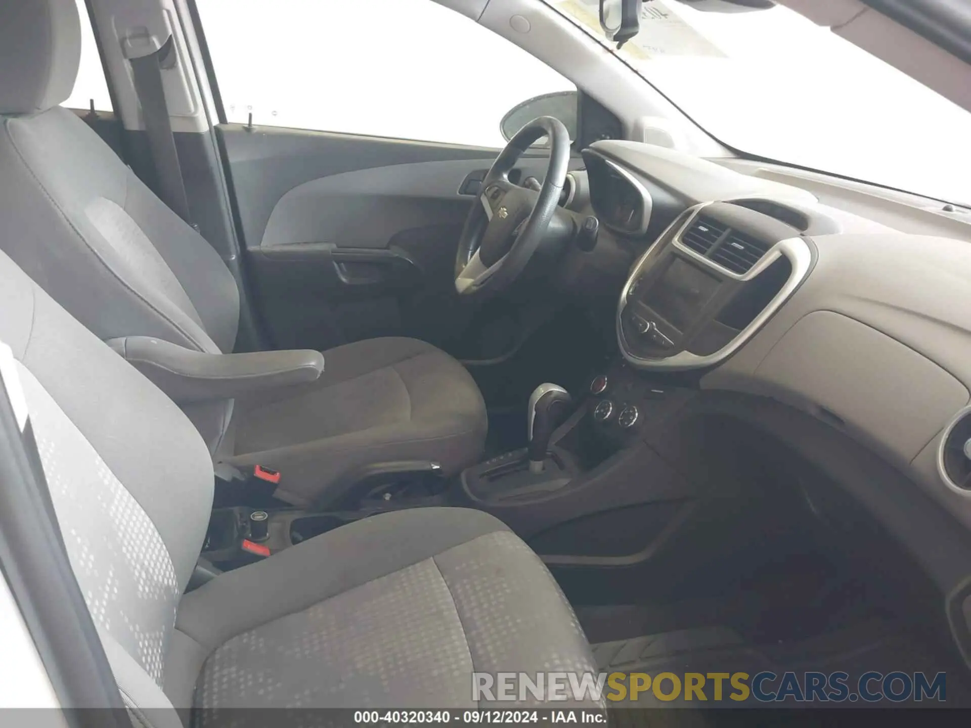 5 fotografías del automóvil dañado 1G1JG6SB1K4130679 CHEVROLET SONIC 2019