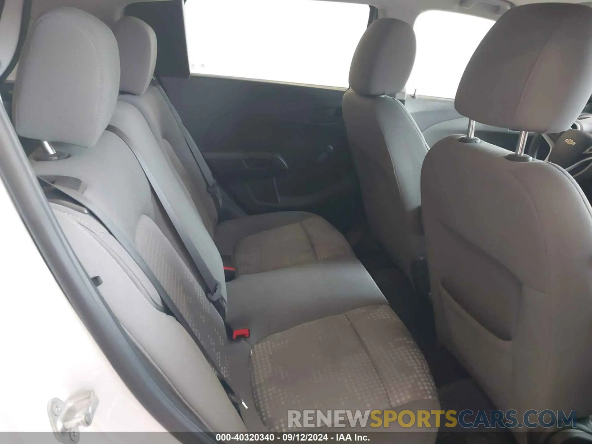 8 fotografías del automóvil dañado 1G1JG6SB1K4130679 CHEVROLET SONIC 2019