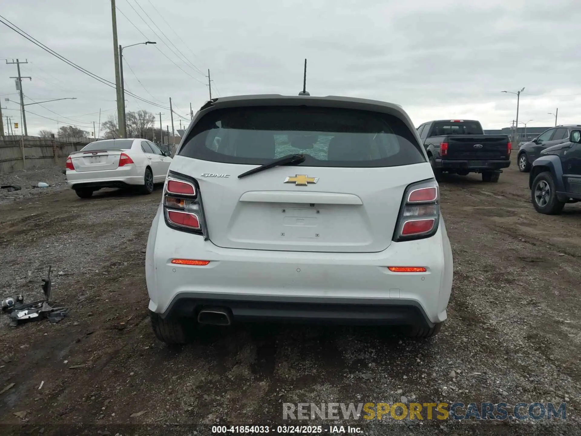 15 fotografías del automóvil dañado 1G1JG6SB9K4122121 CHEVROLET SONIC 2019