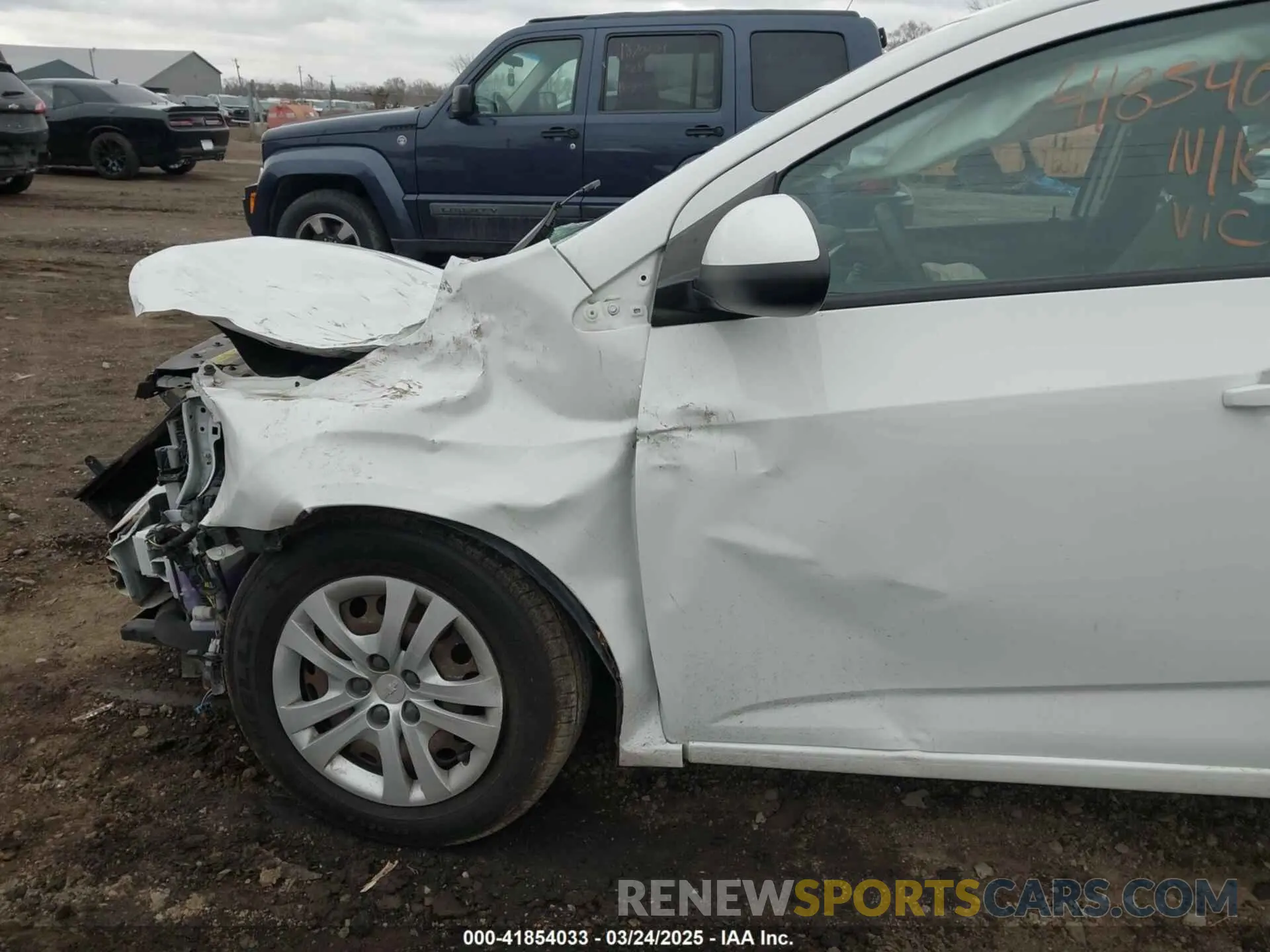 6 fotografías del automóvil dañado 1G1JG6SB9K4122121 CHEVROLET SONIC 2019
