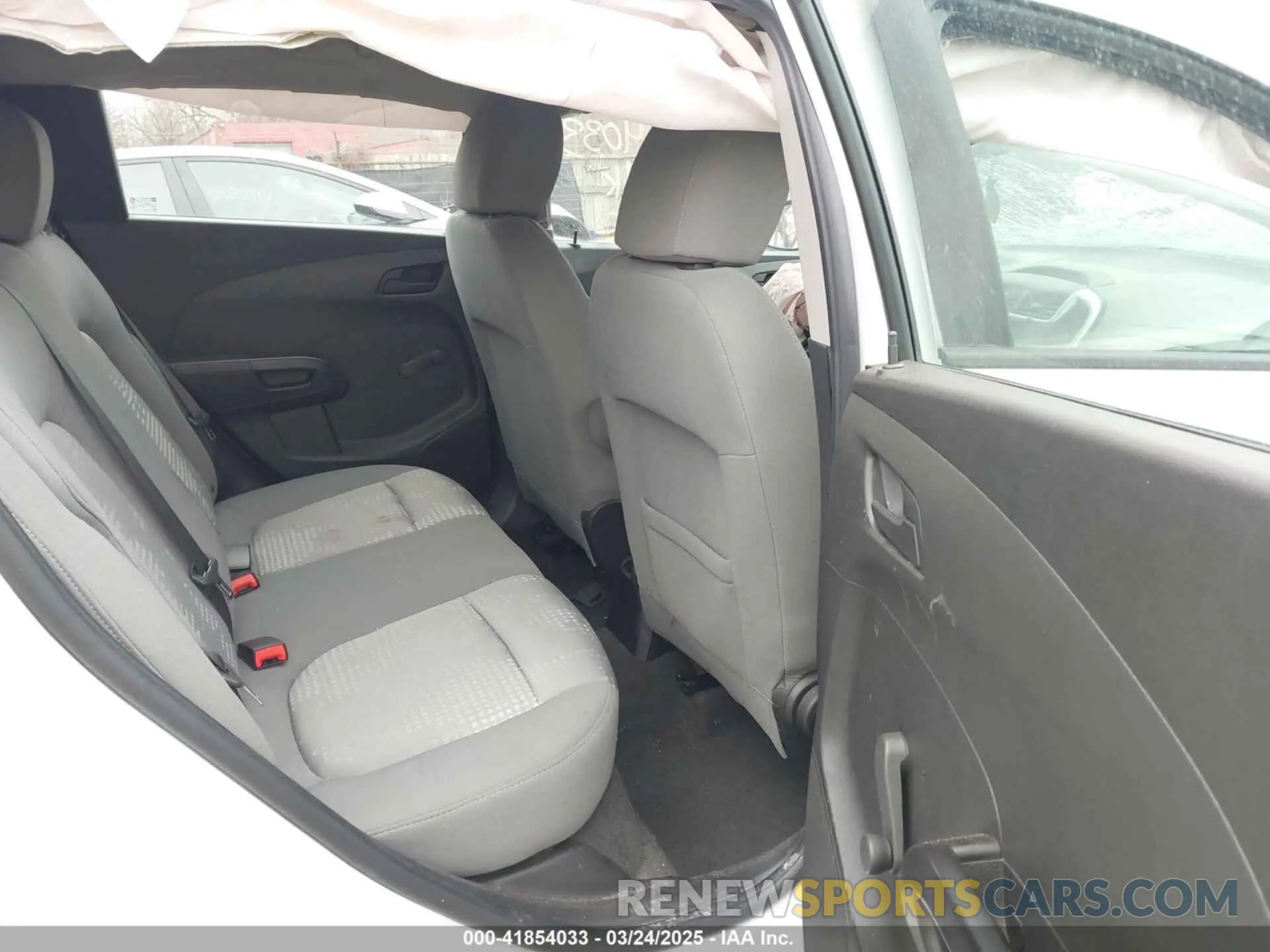 8 fotografías del automóvil dañado 1G1JG6SB9K4122121 CHEVROLET SONIC 2019