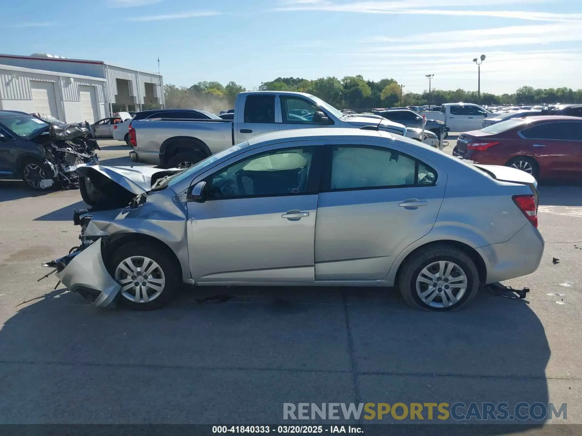 15 fotografías del automóvil dañado 1G1JB5SB0L4100812 CHEVROLET SONIC 2020