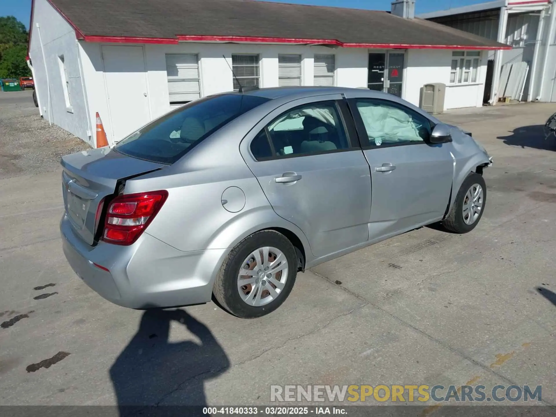 4 fotografías del automóvil dañado 1G1JB5SB0L4100812 CHEVROLET SONIC 2020