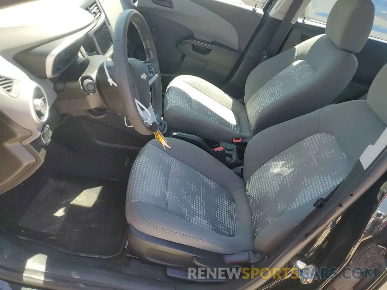 7 fotografías del automóvil dañado 1G1JB5SB7L4107997 CHEVROLET SONIC 2020