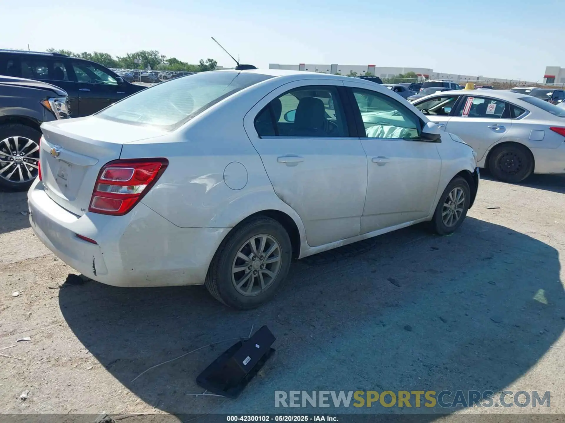4 fotografías del automóvil dañado 1G1JD5SB0L4103610 CHEVROLET SONIC 2020