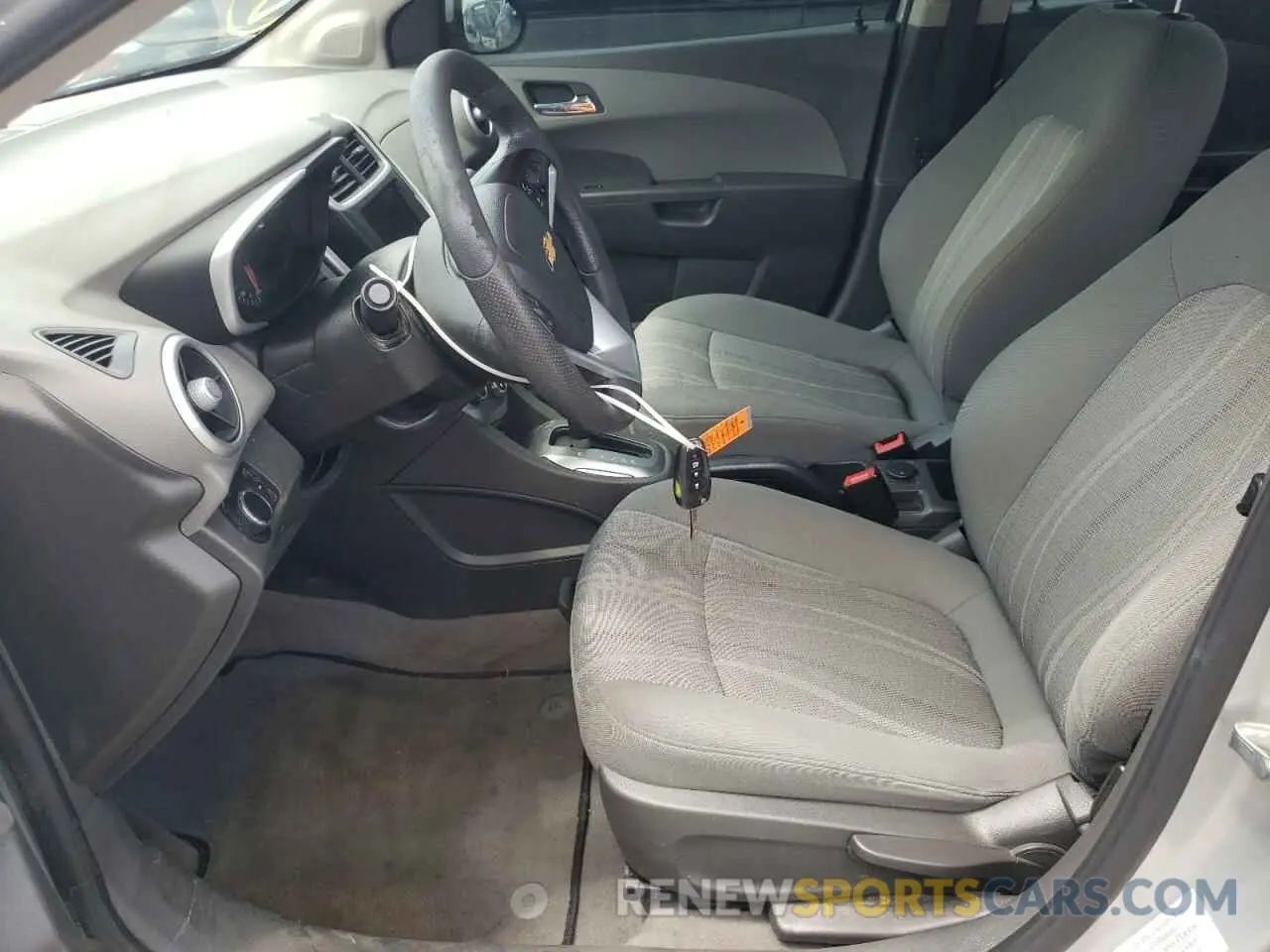 7 fotografías del automóvil dañado 1G1JD5SB1L4108704 CHEVROLET SONIC 2020