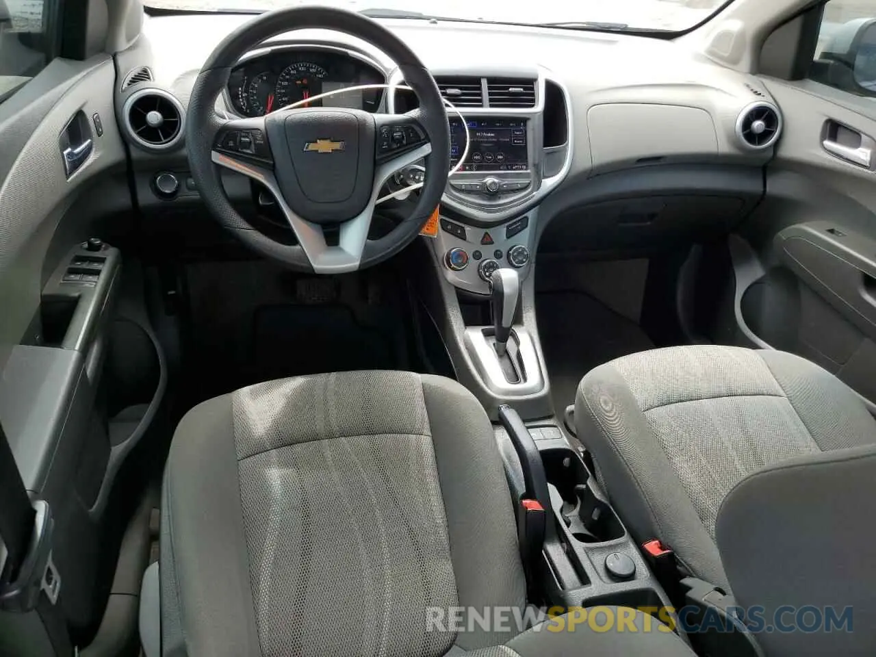 8 fotografías del automóvil dañado 1G1JD5SB1L4108704 CHEVROLET SONIC 2020