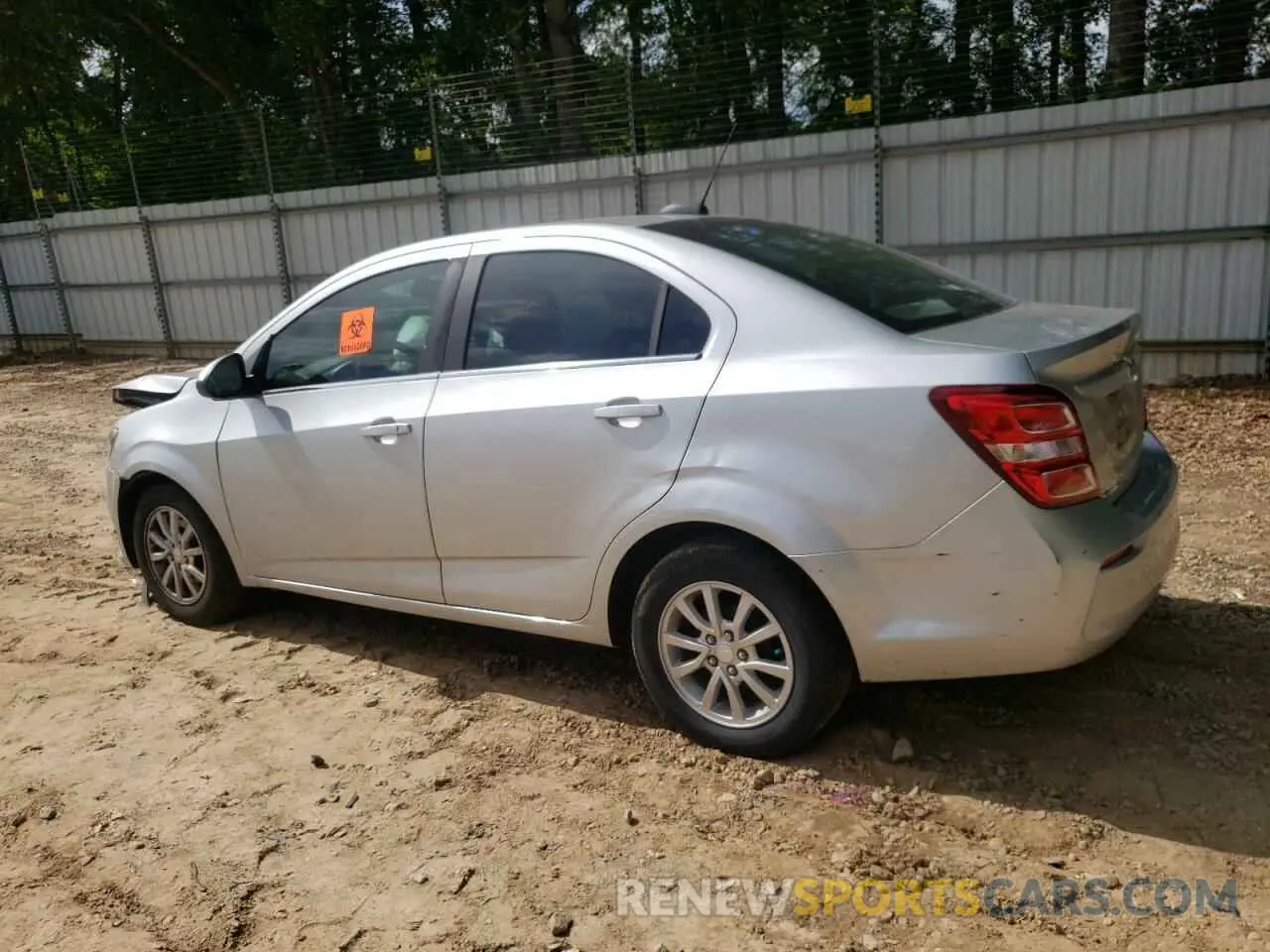2 fotografías del automóvil dañado 1G1JD5SB3L4101575 CHEVROLET SONIC 2020
