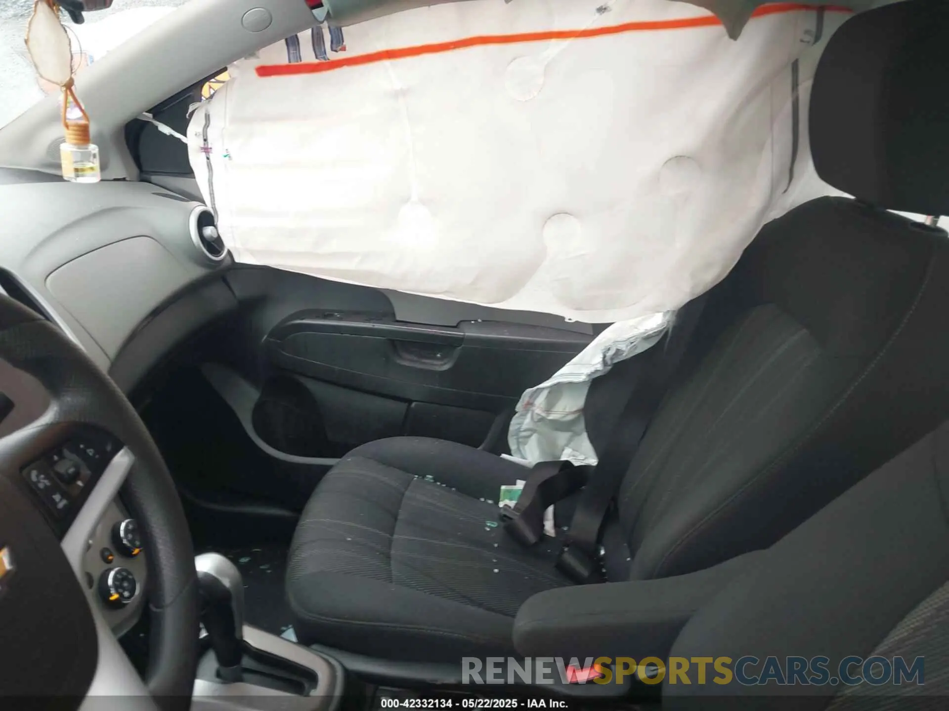 5 fotografías del automóvil dañado 1G1JD5SB3L4104217 CHEVROLET SONIC 2020