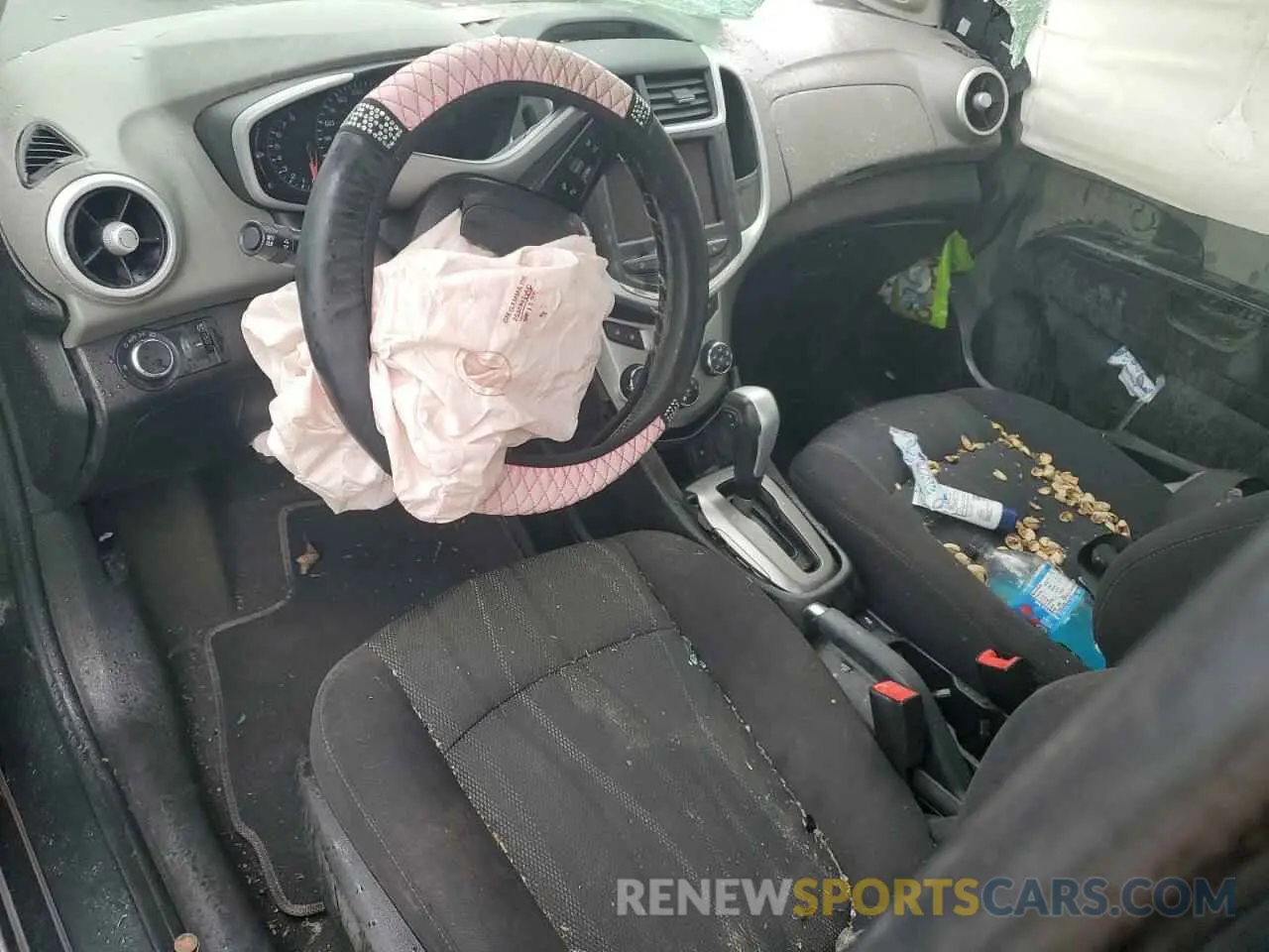 8 fotografías del automóvil dañado 1G1JD5SB5L4103859 CHEVROLET SONIC 2020