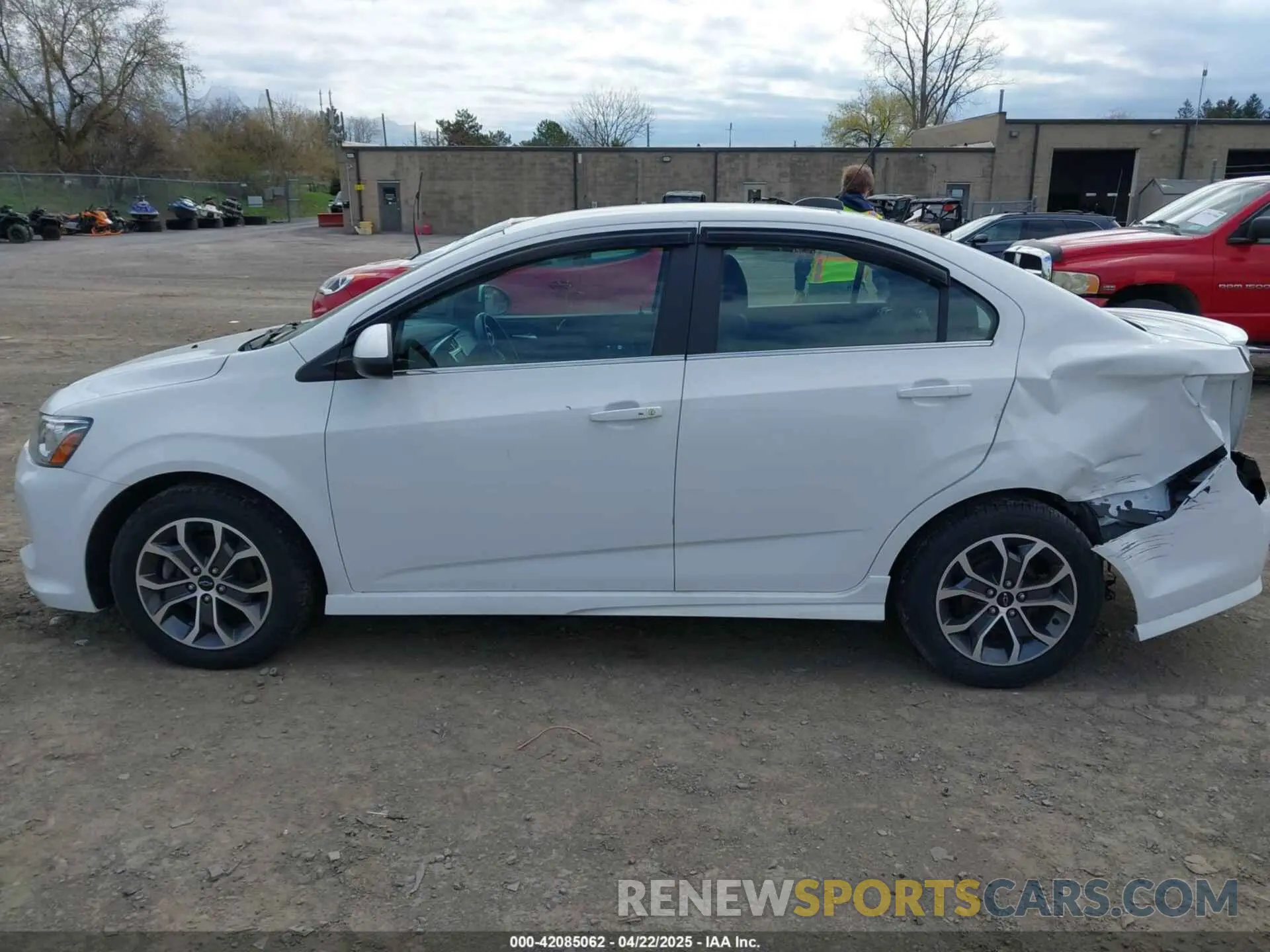 15 fotografías del automóvil dañado 1G1JD5SB6L4100503 CHEVROLET SONIC 2020
