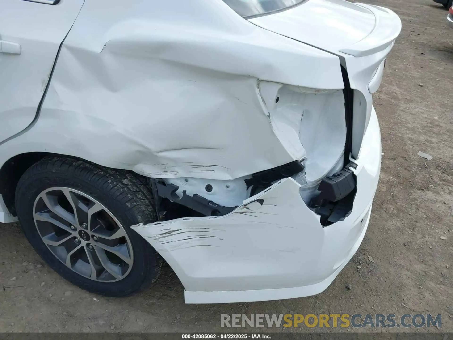 6 fotografías del automóvil dañado 1G1JD5SB6L4100503 CHEVROLET SONIC 2020