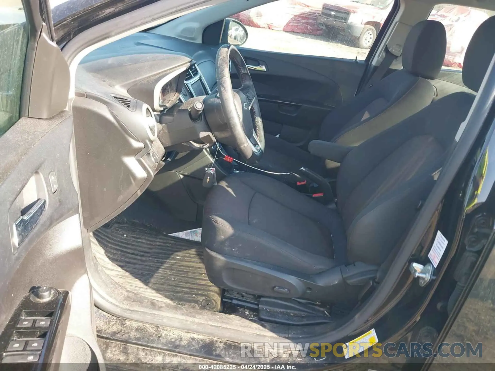 5 fotografías del automóvil dañado 1G1JD5SB6L4140998 CHEVROLET SONIC 2020