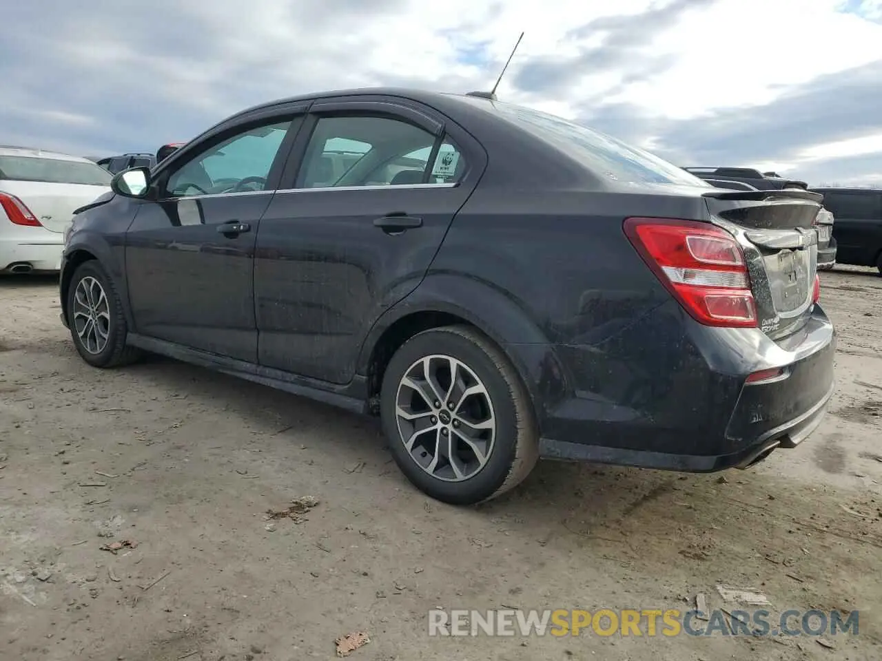 2 fotografías del automóvil dañado 1G1JD5SB9L4124066 CHEVROLET SONIC 2020
