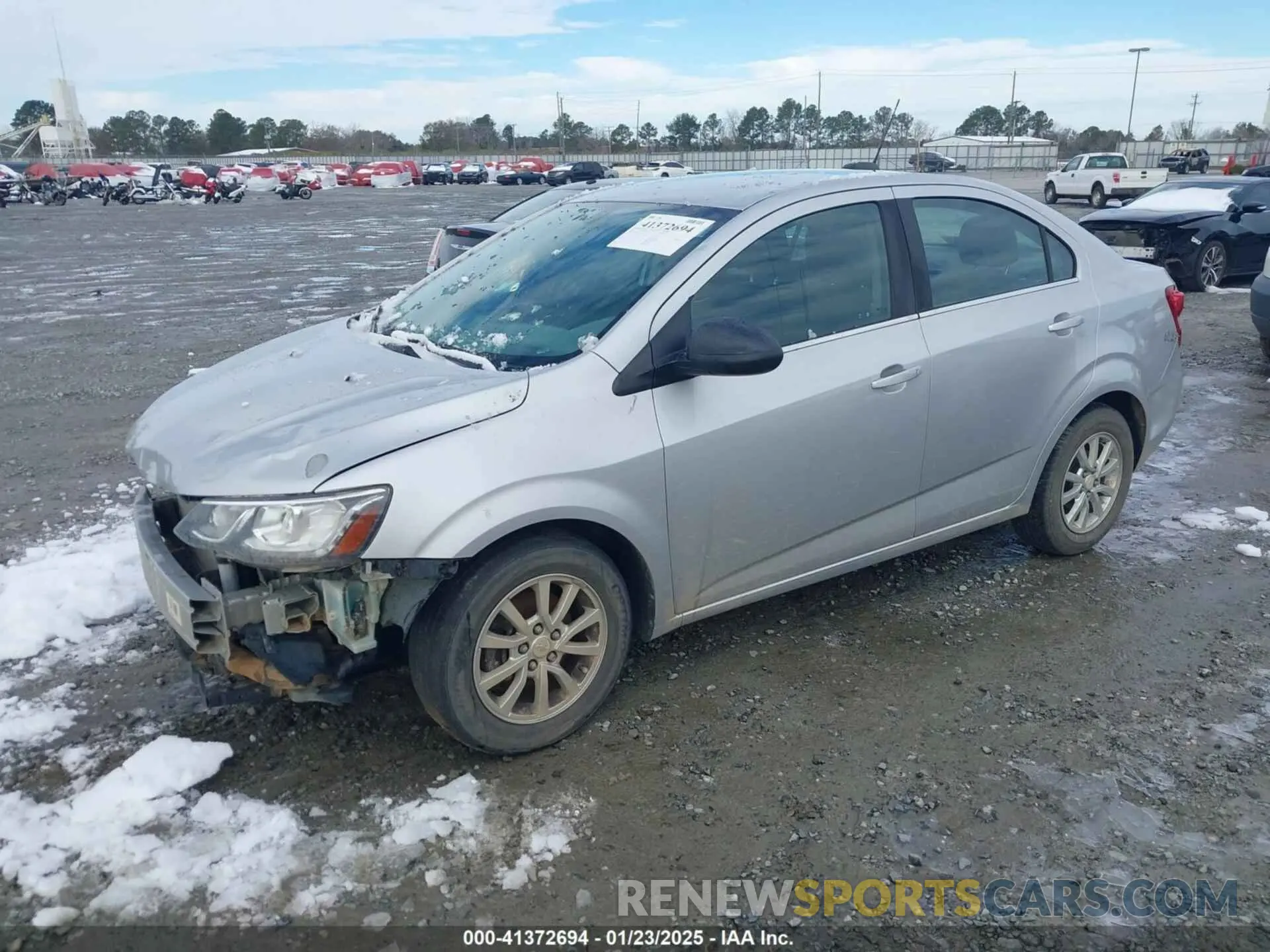 2 fotografías del automóvil dañado 1G1JD5SBXL4100973 CHEVROLET SONIC 2020