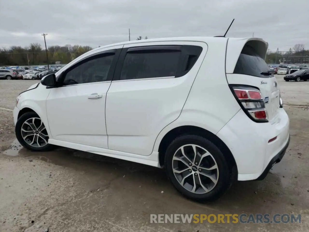 2 fotografías del automóvil dañado 1G1JD6SB2L4100309 CHEVROLET SONIC 2020