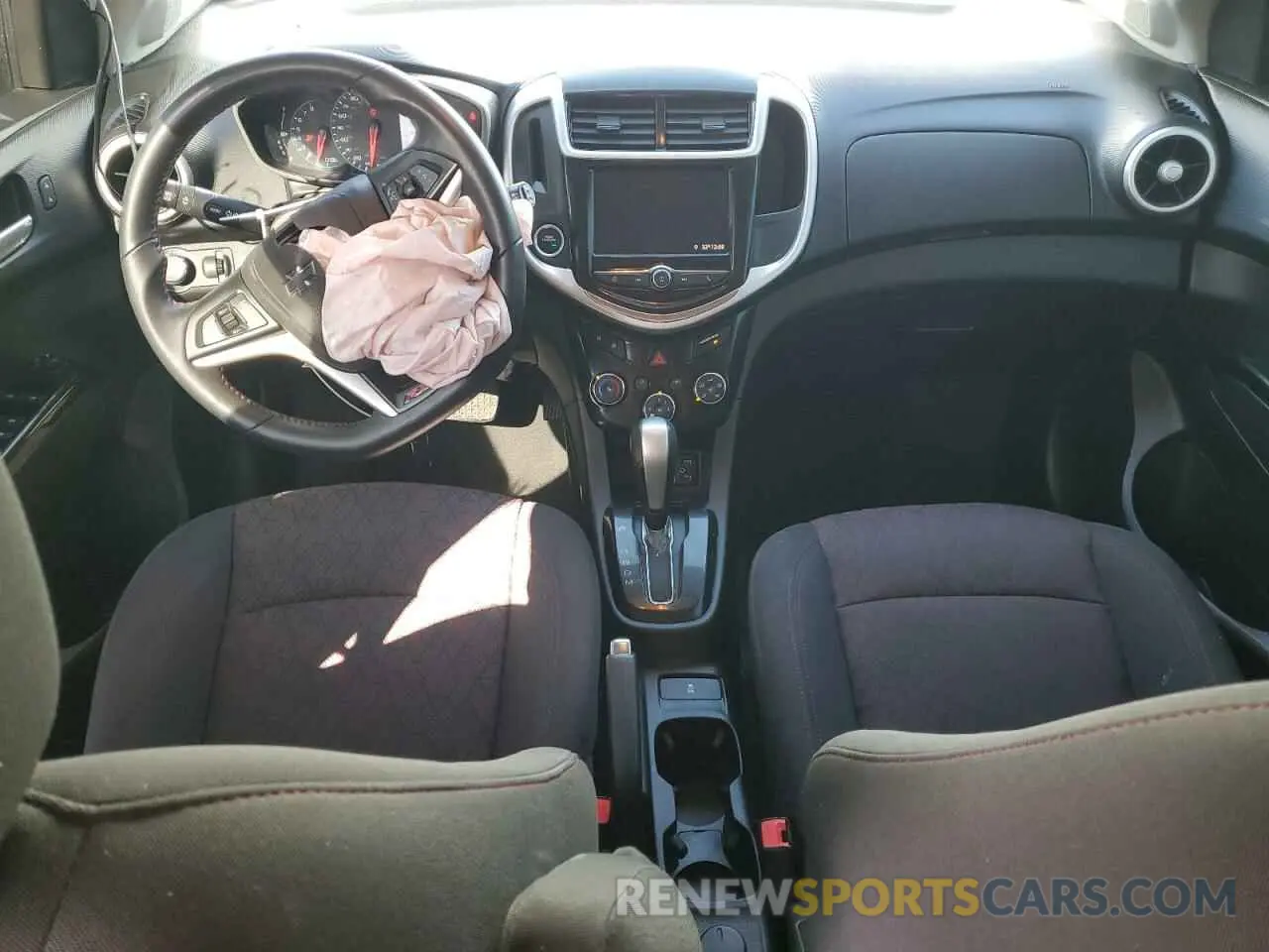8 fotografías del automóvil dañado 1G1JD6SB2L4100309 CHEVROLET SONIC 2020