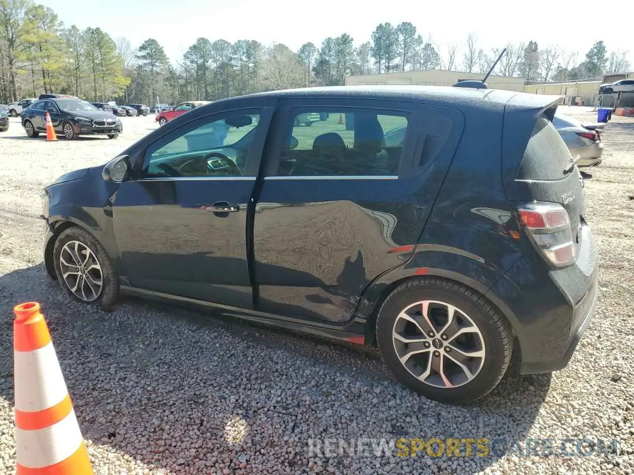 2 fotografías del automóvil dañado 1G1JD6SB3L4102425 CHEVROLET SONIC 2020