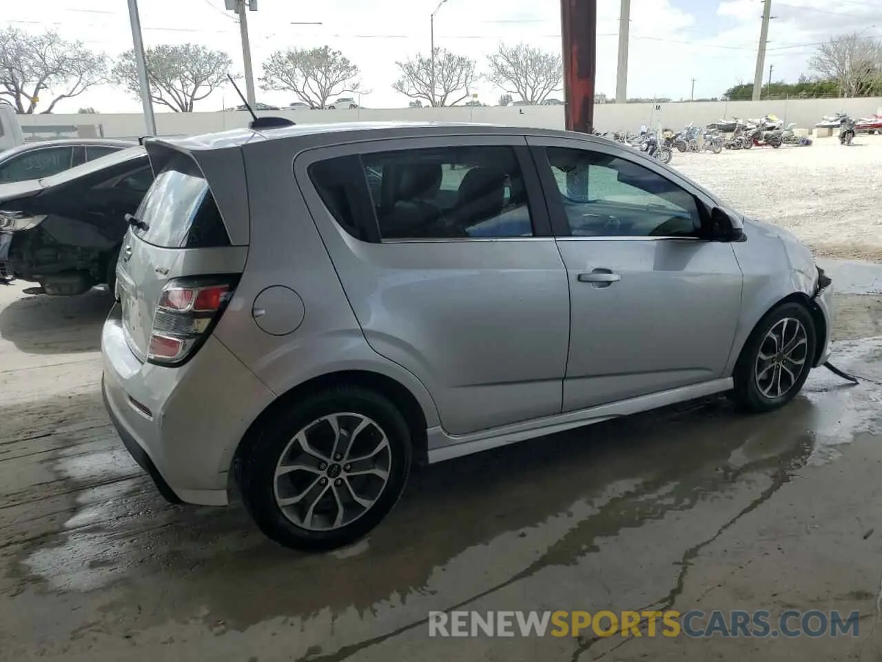 3 fotografías del automóvil dañado 1G1JD6SB4L4107388 CHEVROLET SONIC 2020