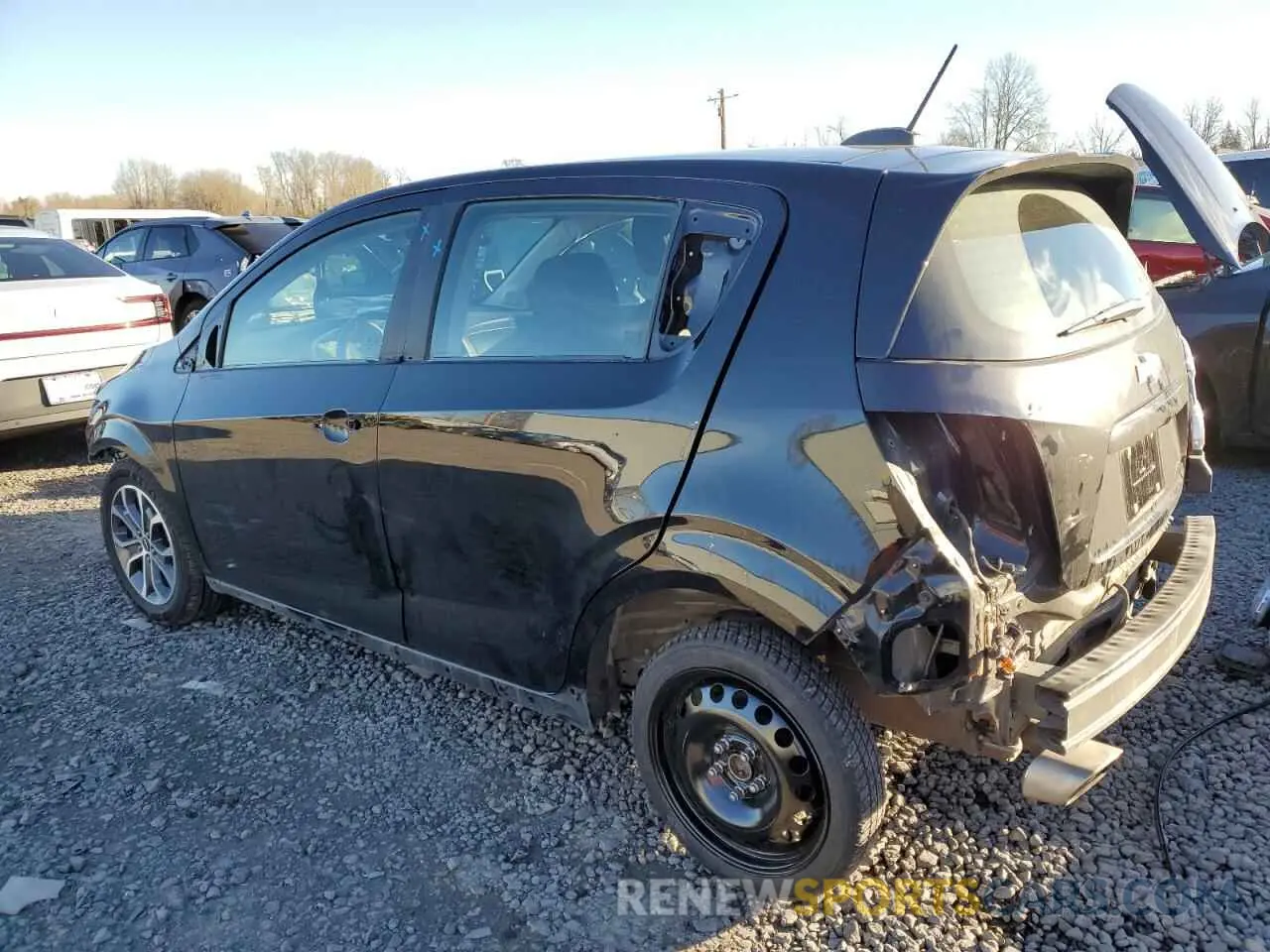 2 fotografías del automóvil dañado 1G1JD6SB6L4136715 CHEVROLET SONIC 2020