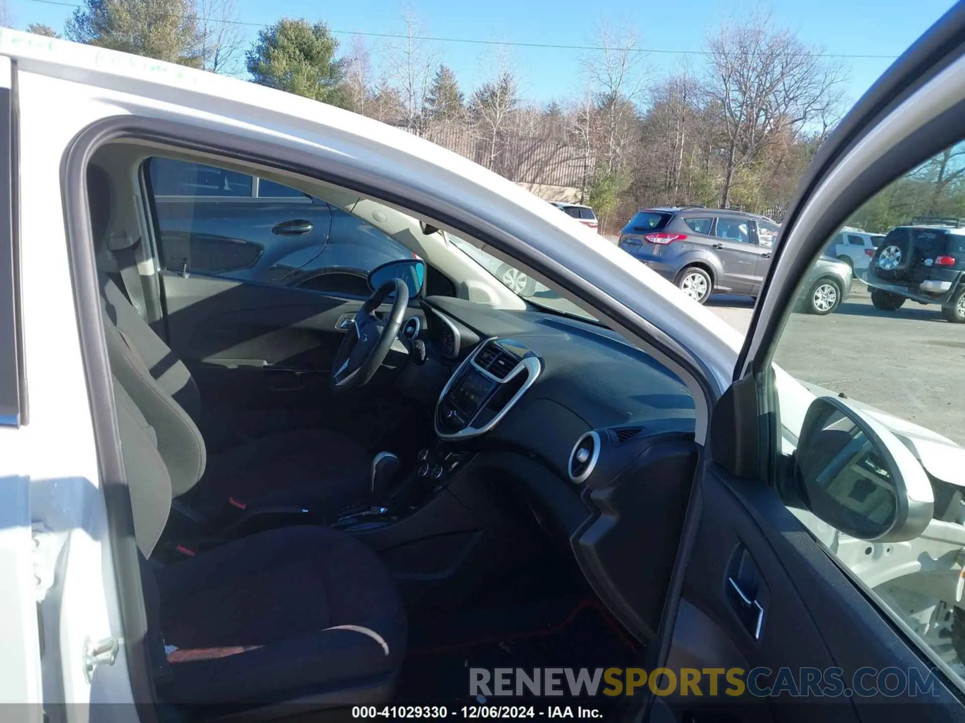 5 fotografías del automóvil dañado 1G1JD6SBXL4118671 CHEVROLET SONIC 2020