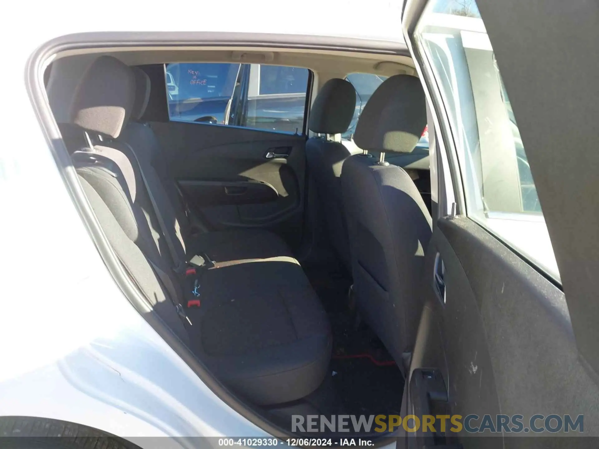 8 fotografías del automóvil dañado 1G1JD6SBXL4118671 CHEVROLET SONIC 2020