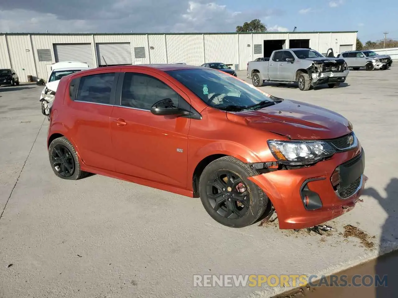 4 fotografías del automóvil dañado 1G1JD6SBXL4137625 CHEVROLET SONIC 2020