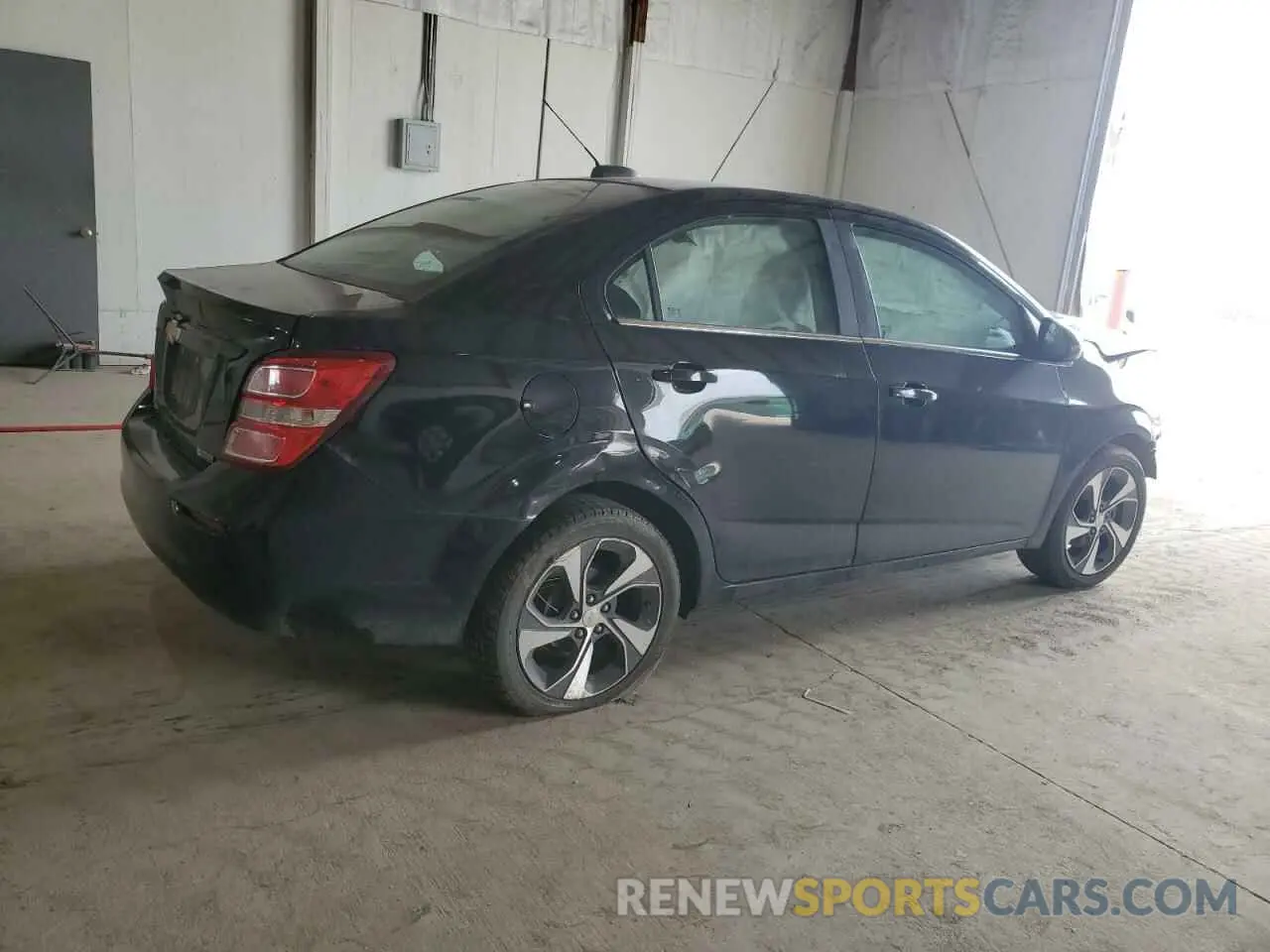 3 fotografías del automóvil dañado 1G1JF5SB0L4119879 CHEVROLET SONIC 2020