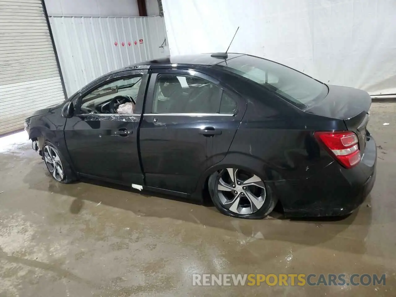 2 fotografías del automóvil dañado 1G1JF5SB3L4111646 CHEVROLET SONIC 2020