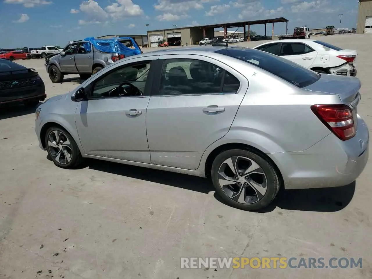 2 fotografías del automóvil dañado 1G1JF5SB9L4114146 CHEVROLET SONIC 2020