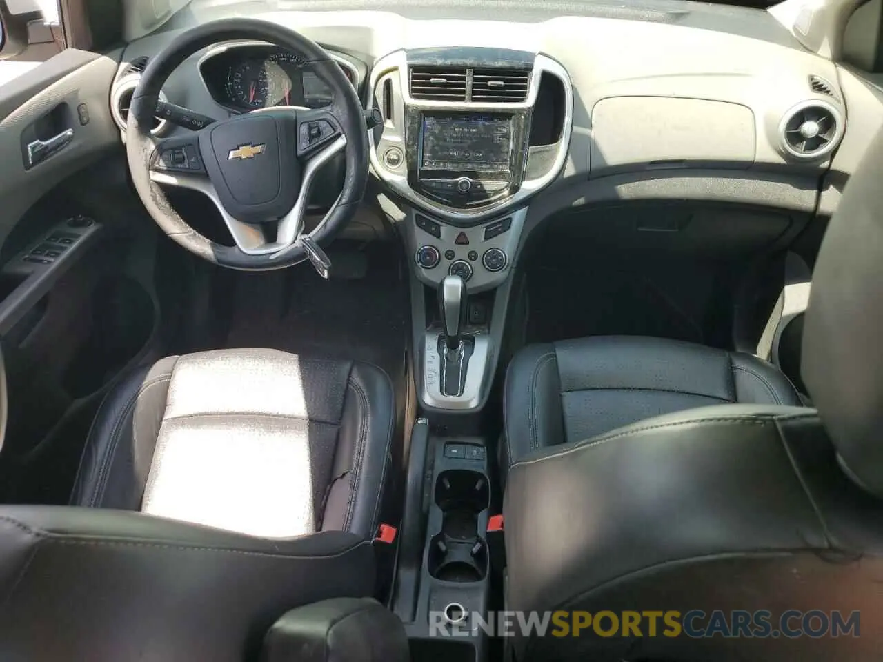 8 fotografías del automóvil dañado 1G1JF5SB9L4114146 CHEVROLET SONIC 2020