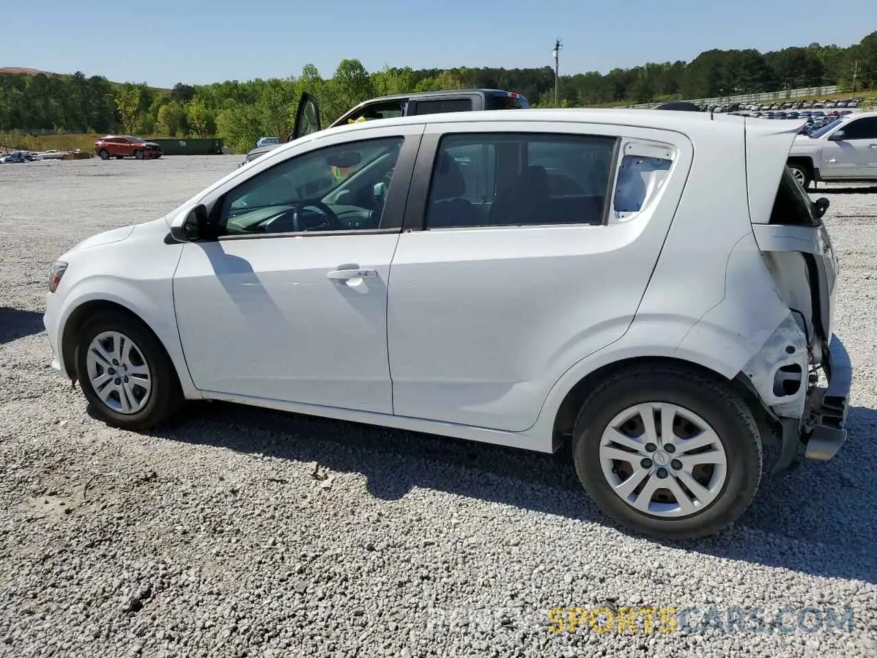 2 fotografías del automóvil dañado 1G1JG6SB1L4123278 CHEVROLET SONIC 2020