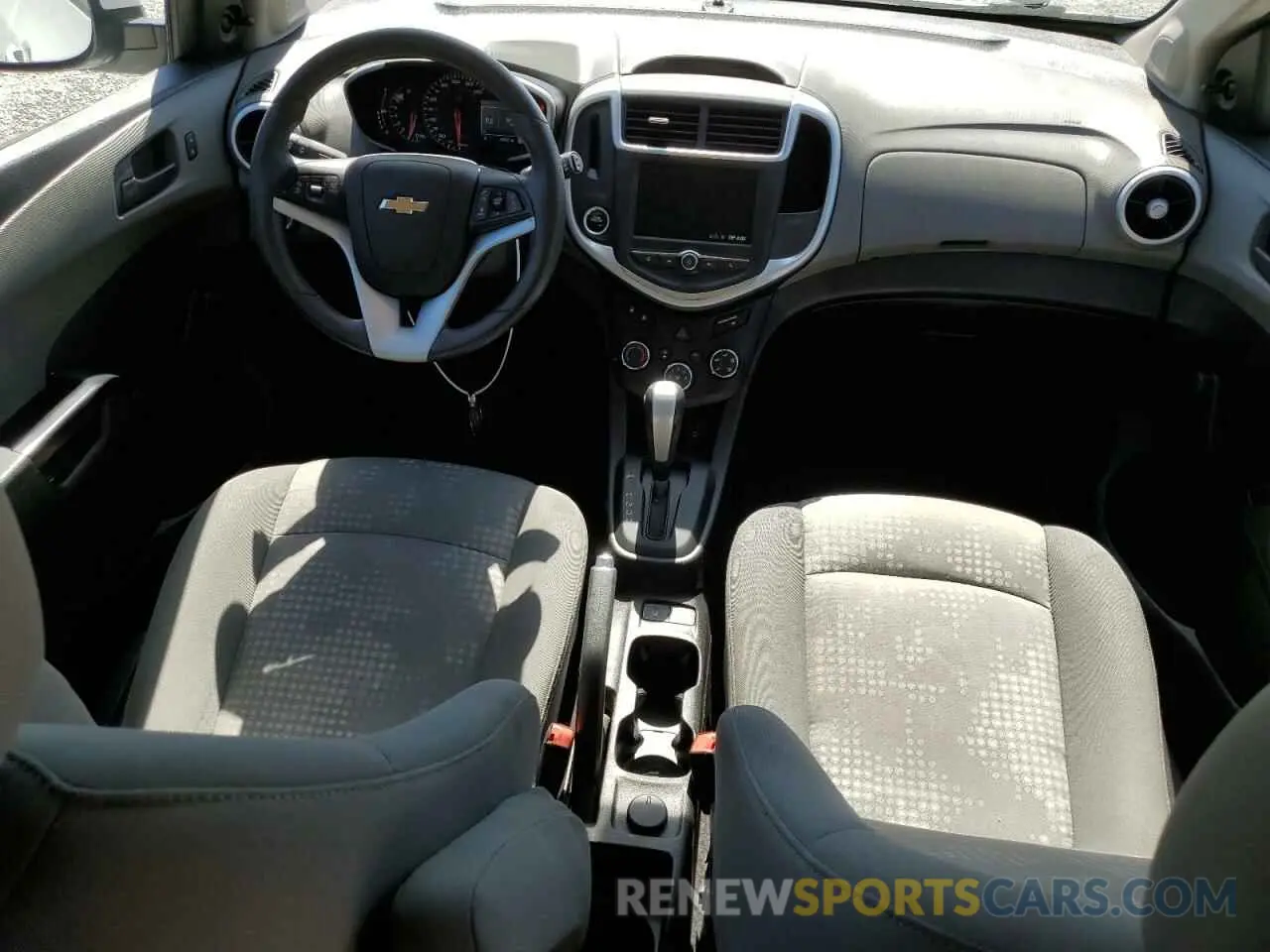 8 fotografías del automóvil dañado 1G1JG6SB1L4123278 CHEVROLET SONIC 2020