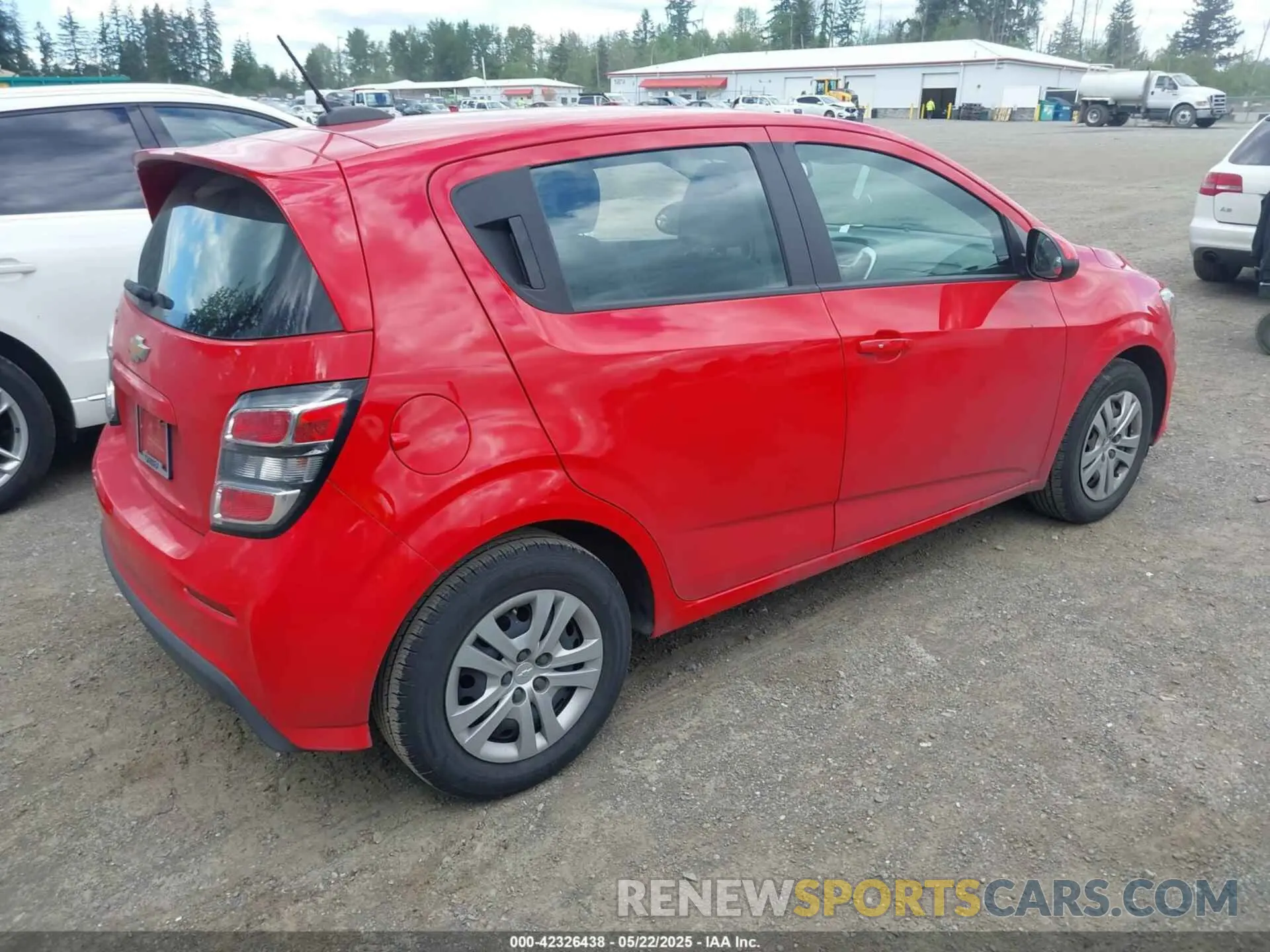 4 fotografías del automóvil dañado 1G1JG6SB2L4115688 CHEVROLET SONIC 2020