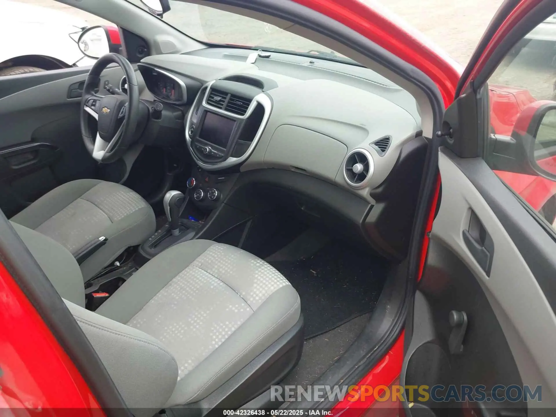 5 fotografías del automóvil dañado 1G1JG6SB2L4115688 CHEVROLET SONIC 2020