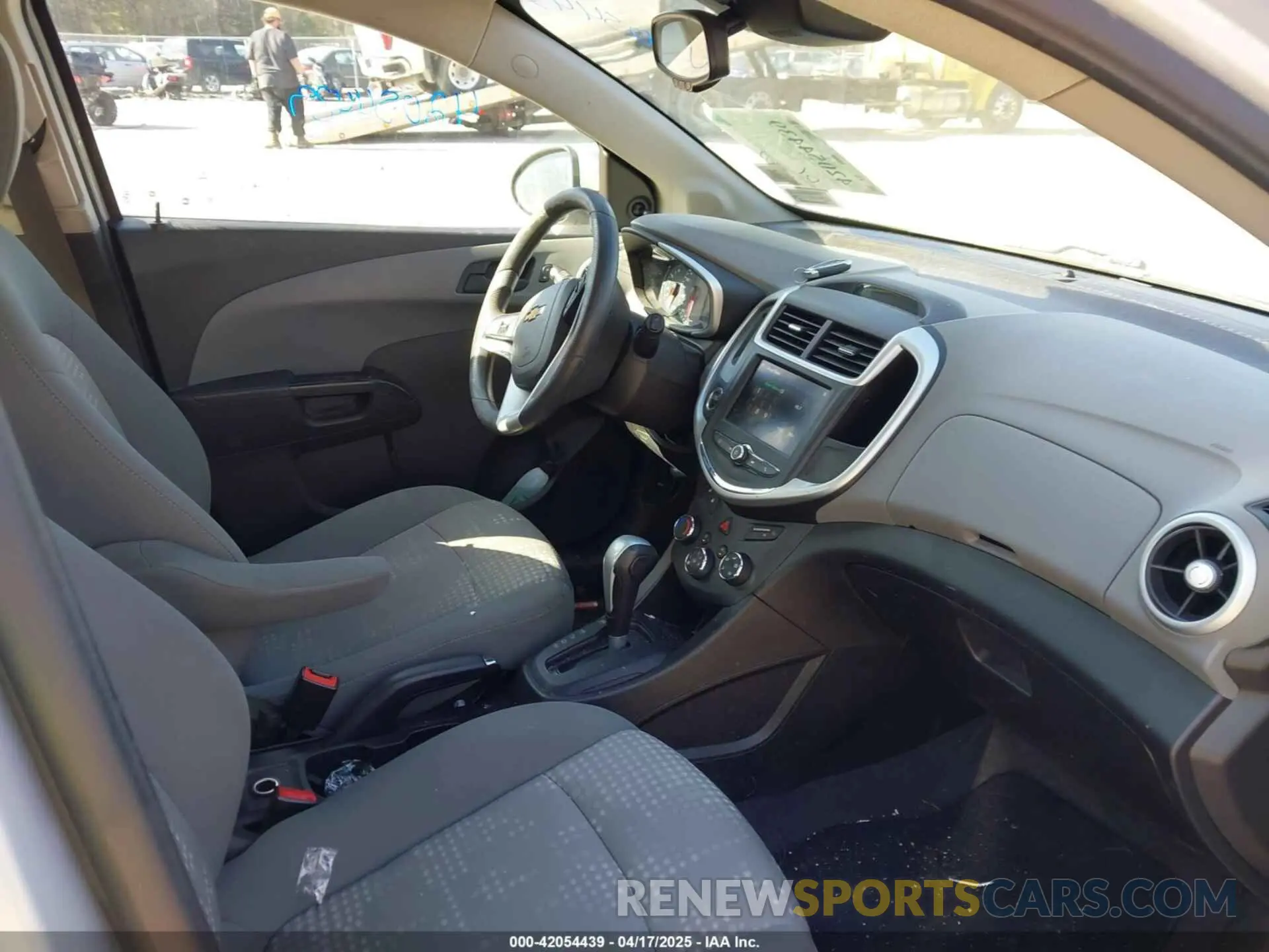 5 fotografías del automóvil dañado 1G1JG6SB7L4123754 CHEVROLET SONIC 2020