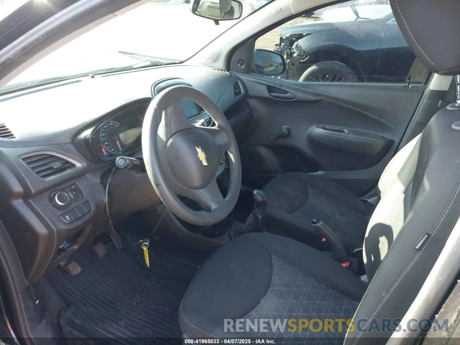 5 fotografías del automóvil dañado KL8CA6SA0KC711257 CHEVROLET SPARK 2019