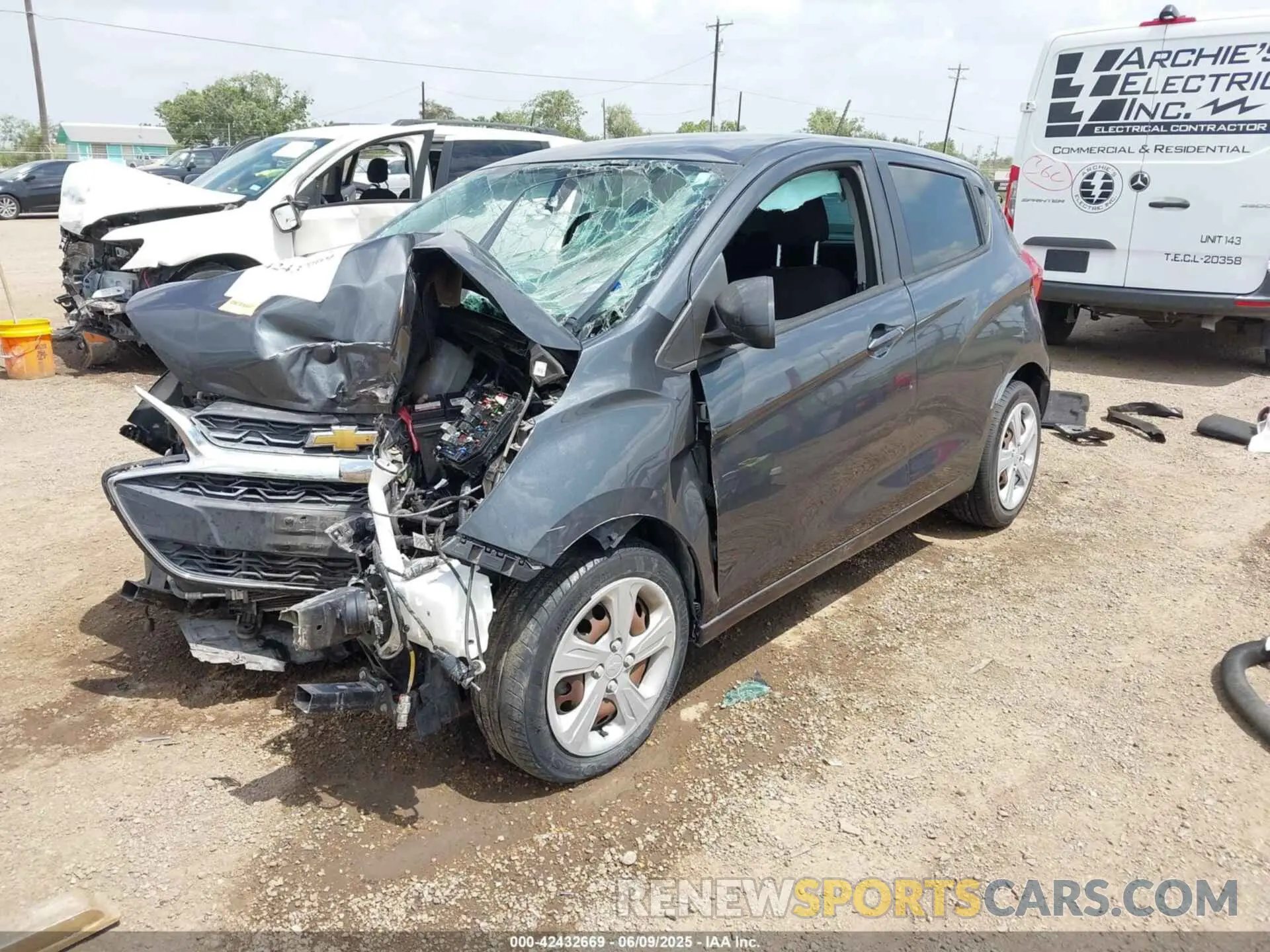 2 fotografías del automóvil dañado KL8CB6SA0KC818838 CHEVROLET SPARK 2019