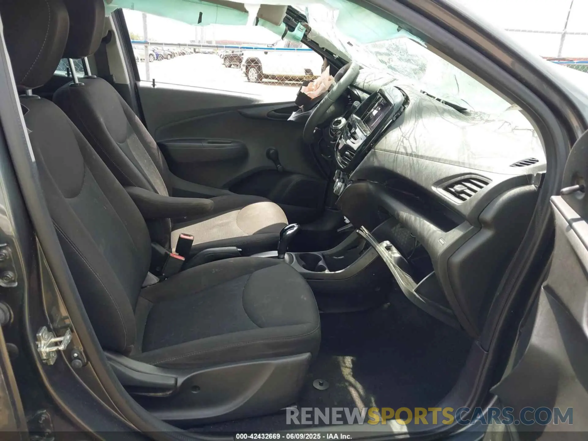 5 fotografías del automóvil dañado KL8CB6SA0KC818838 CHEVROLET SPARK 2019