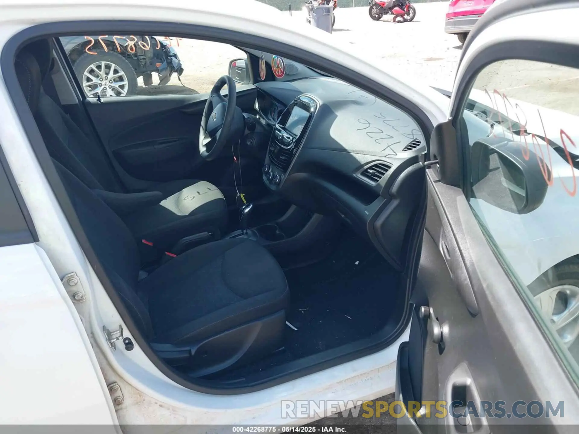 5 fotografías del automóvil dañado KL8CB6SA1KC751747 CHEVROLET SPARK 2019