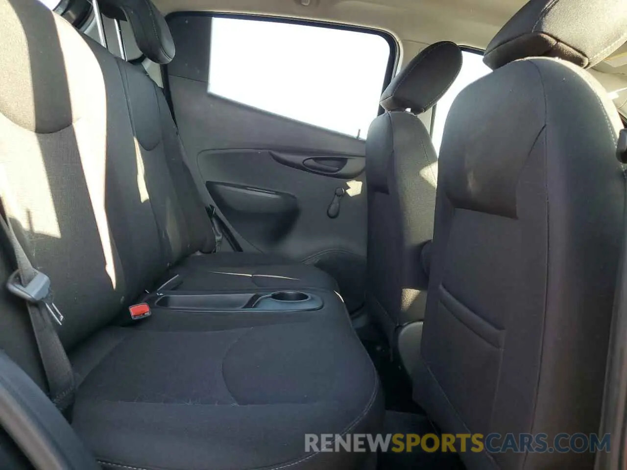 10 fotografías del automóvil dañado KL8CB6SA5KC715334 CHEVROLET SPARK 2019