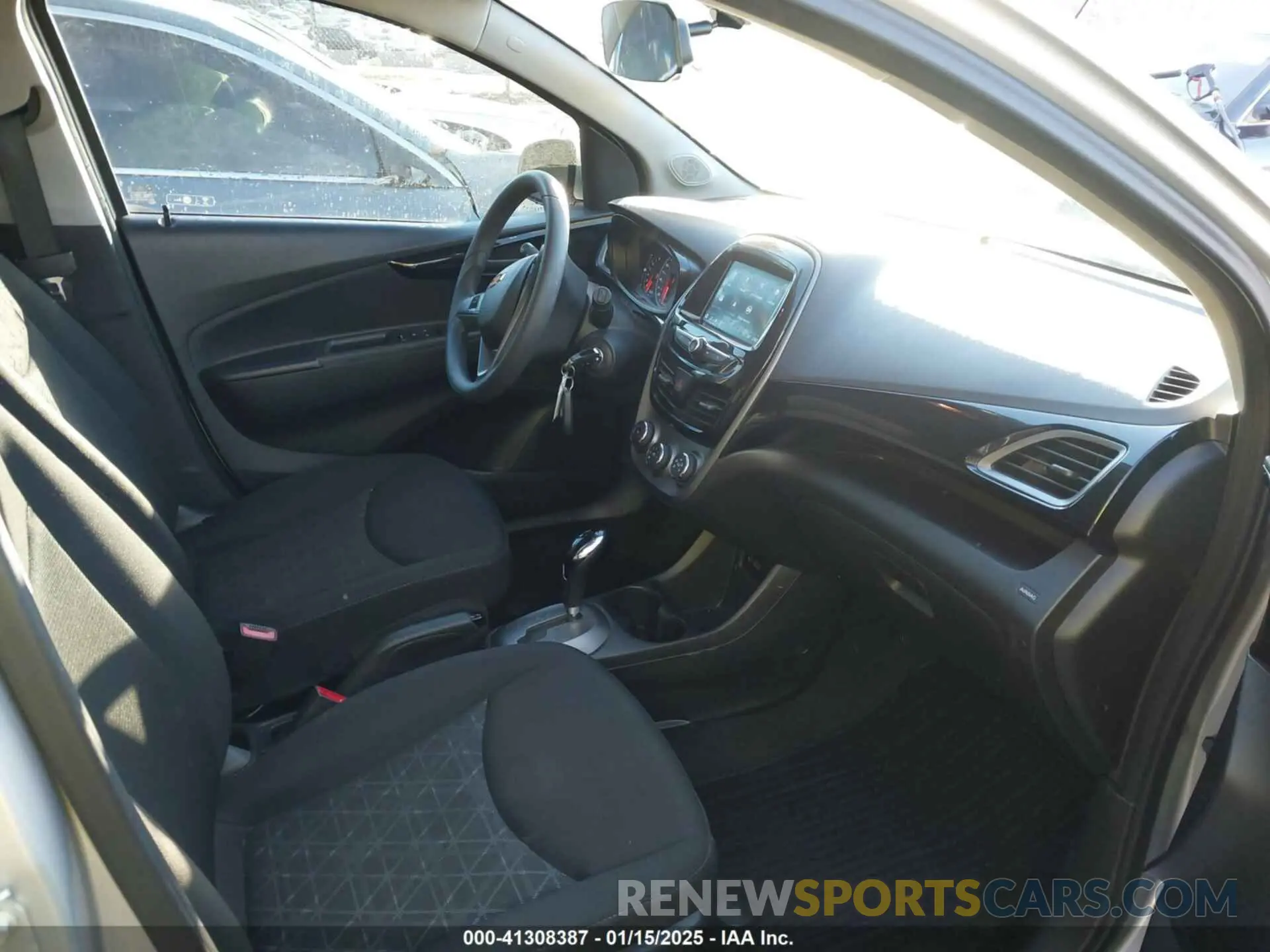 5 fotografías del automóvil dañado KL8CD6SA6KC723033 CHEVROLET SPARK 2019
