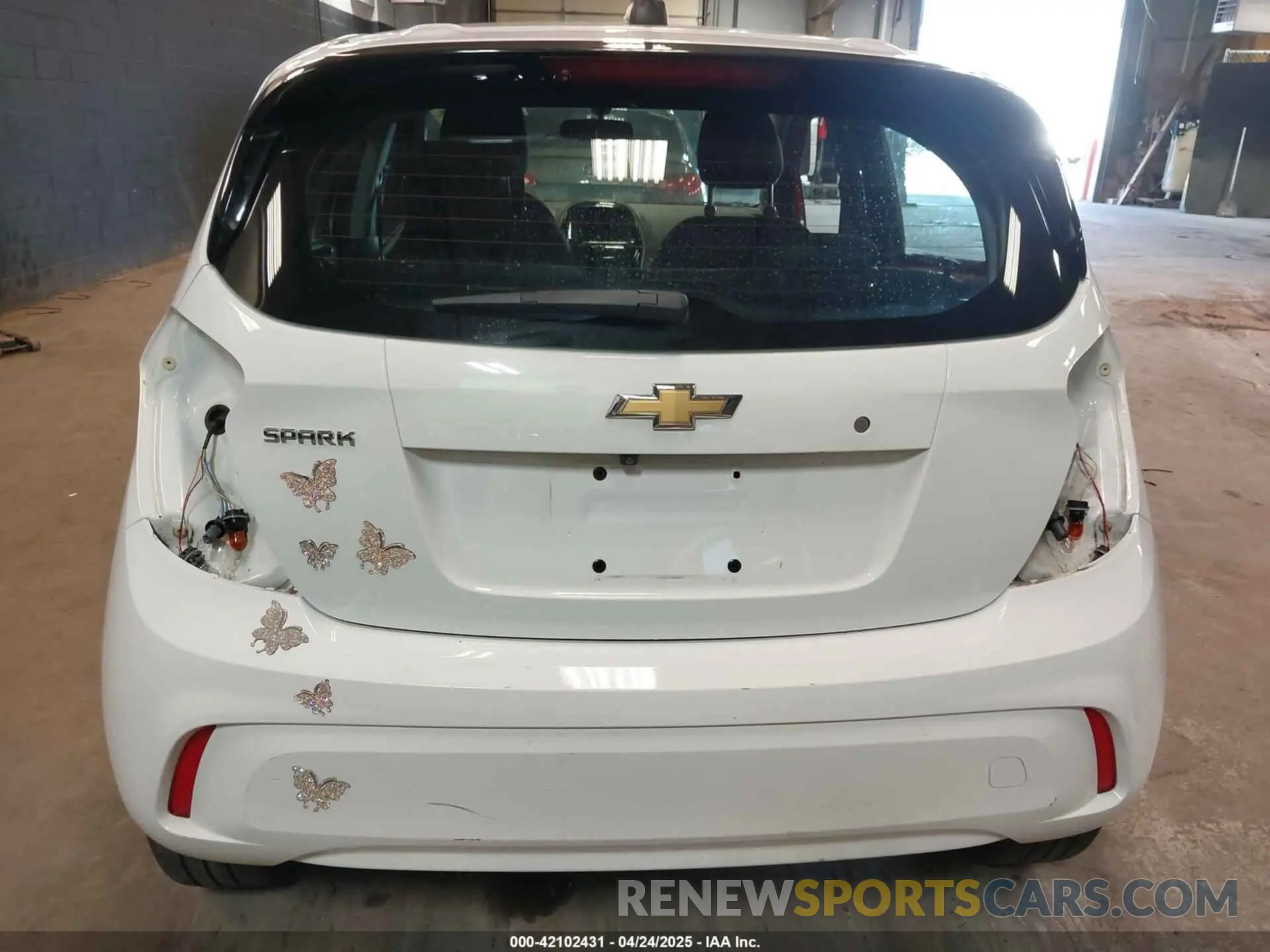 17 fotografías del automóvil dañado KL8CB6SA0LC423561 CHEVROLET SPARK 2020