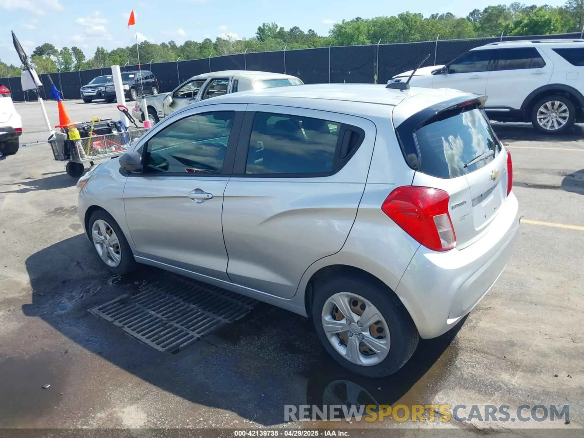 3 fotografías del automóvil dañado KL8CB6SA1LC405148 CHEVROLET SPARK 2020