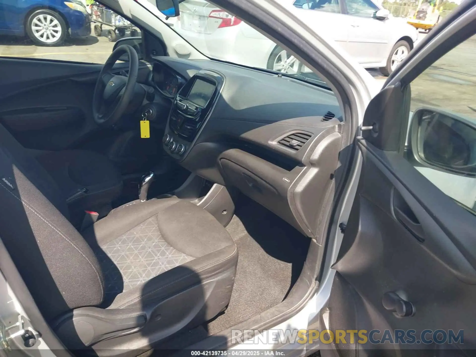 5 fotografías del automóvil dañado KL8CB6SA1LC405148 CHEVROLET SPARK 2020